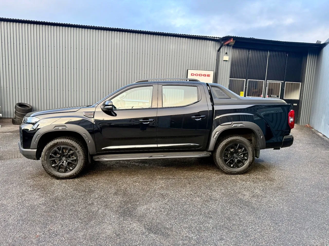 Vehicle image 4