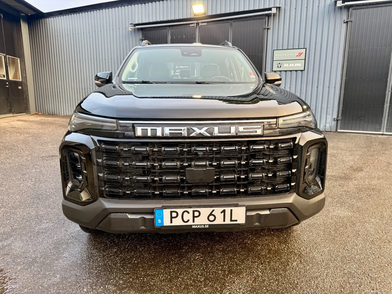 Vehicle image 6