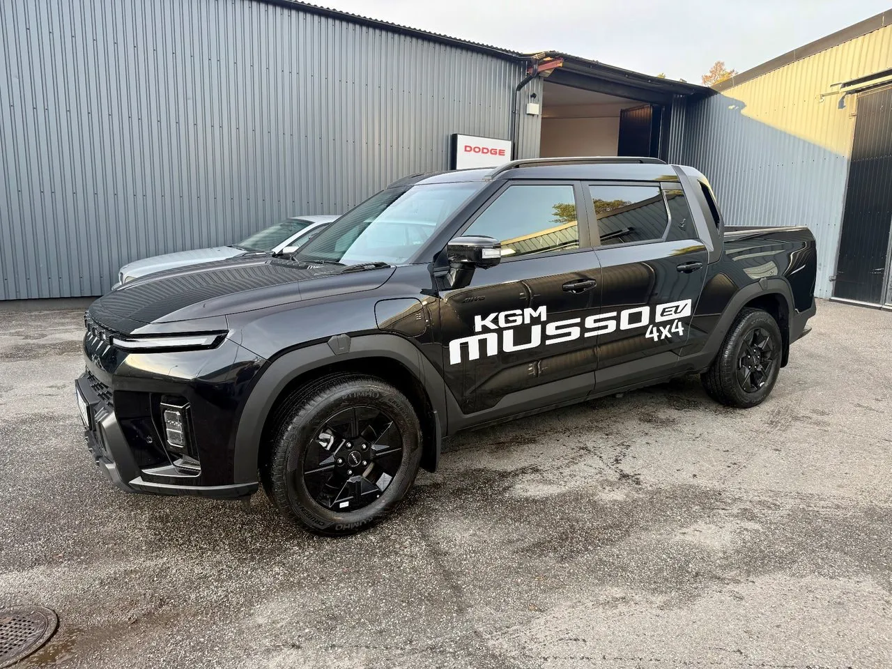 Vehicle image 5