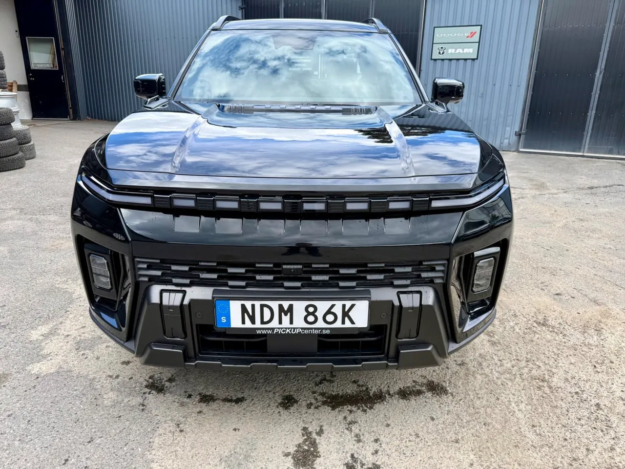 Vehicle image 6