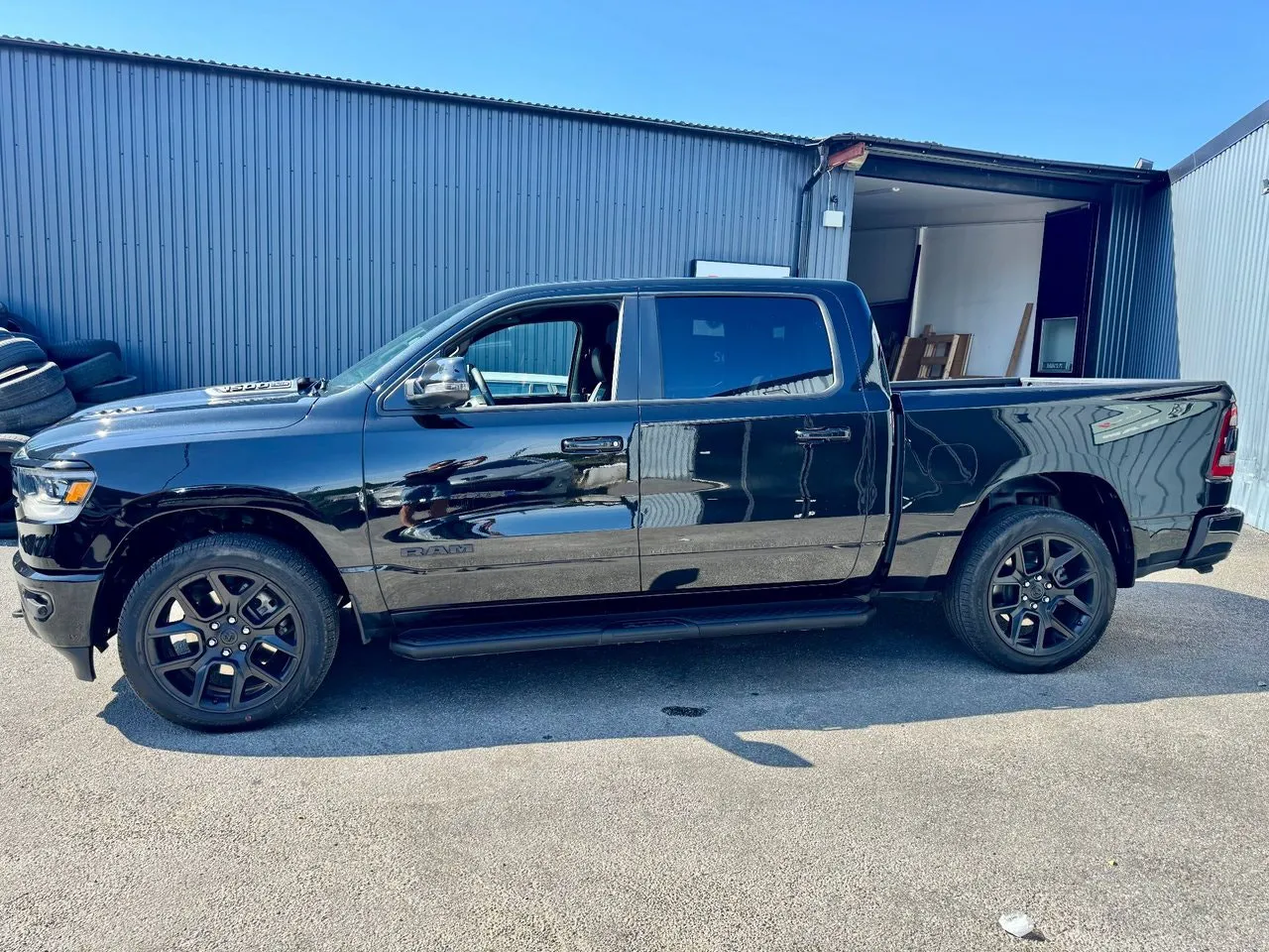 Vehicle image 4
