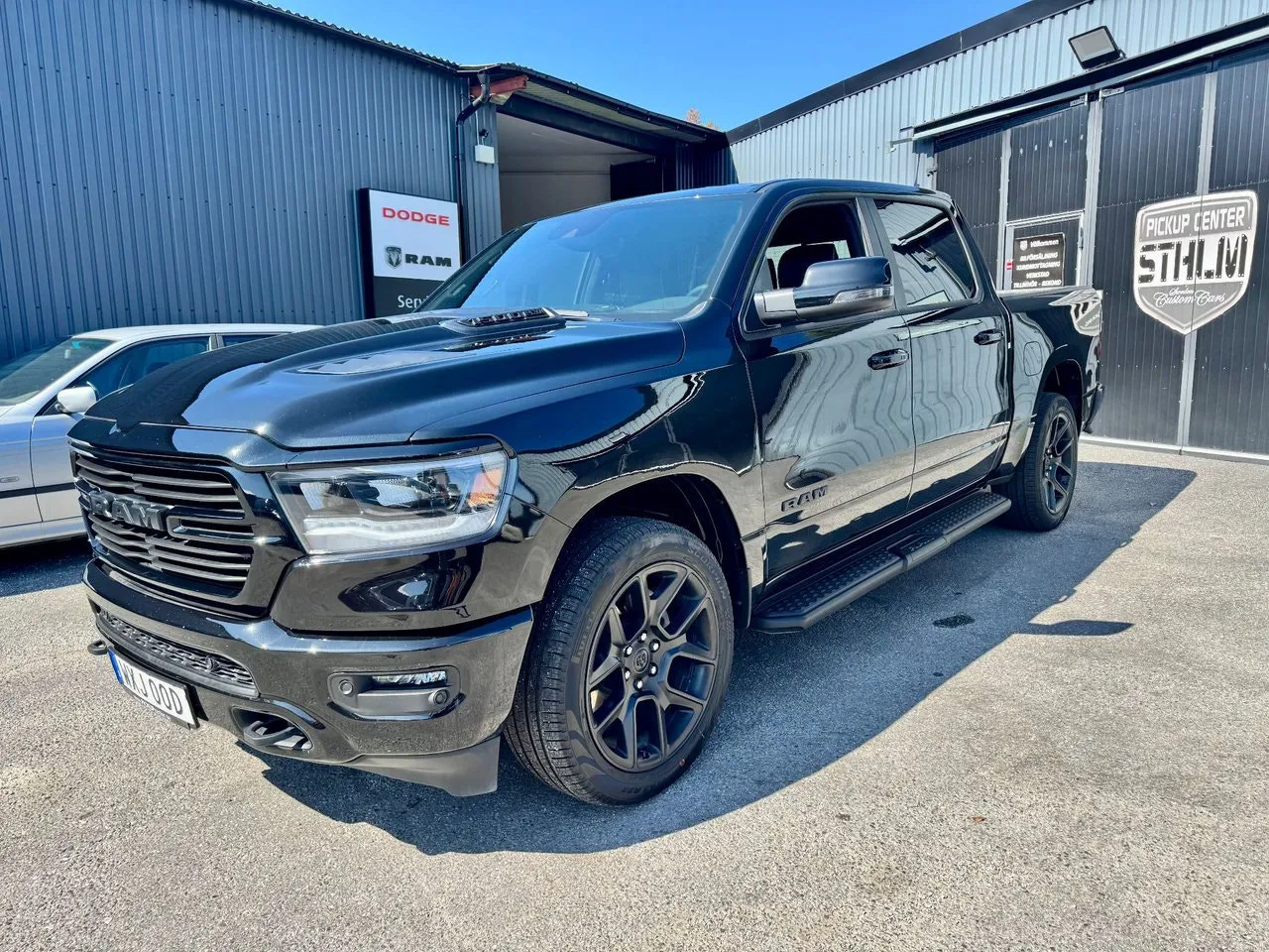 Vehicle image 5