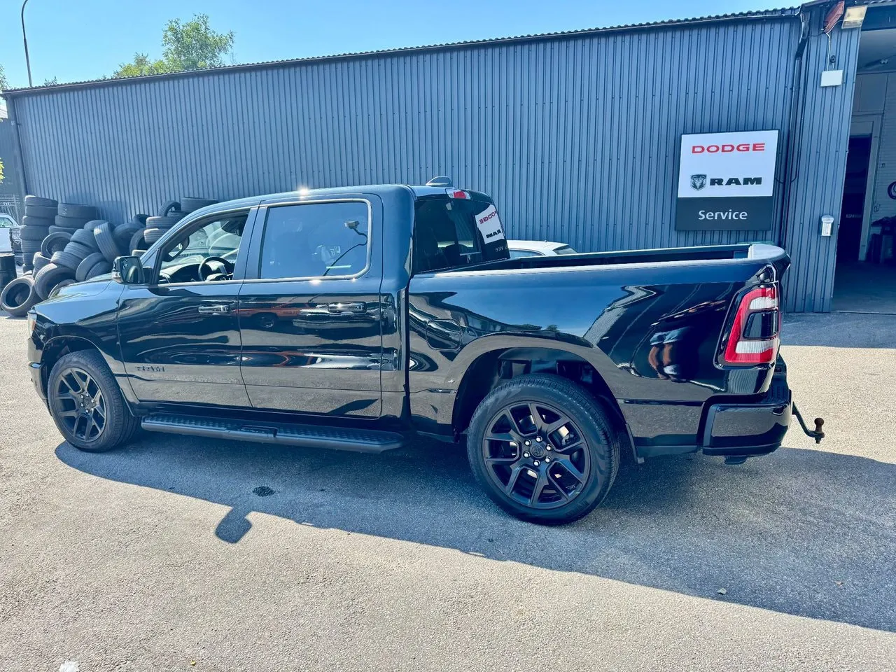 Vehicle image 3