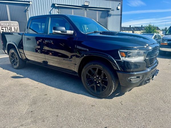 Dodge 1500 RAM Crew Cab Laramie Night HEMI 4WD - 2021
