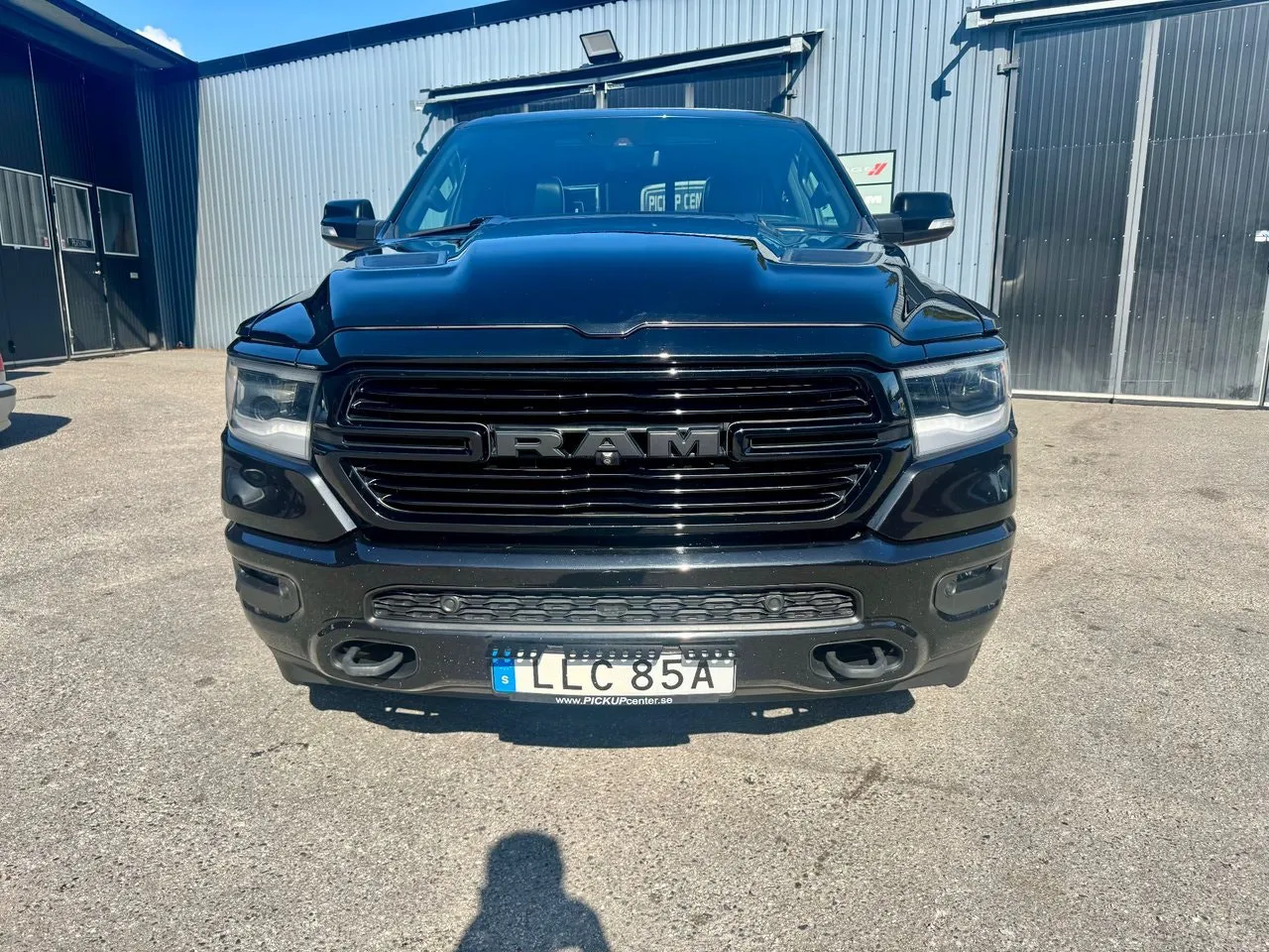 Vehicle image 6