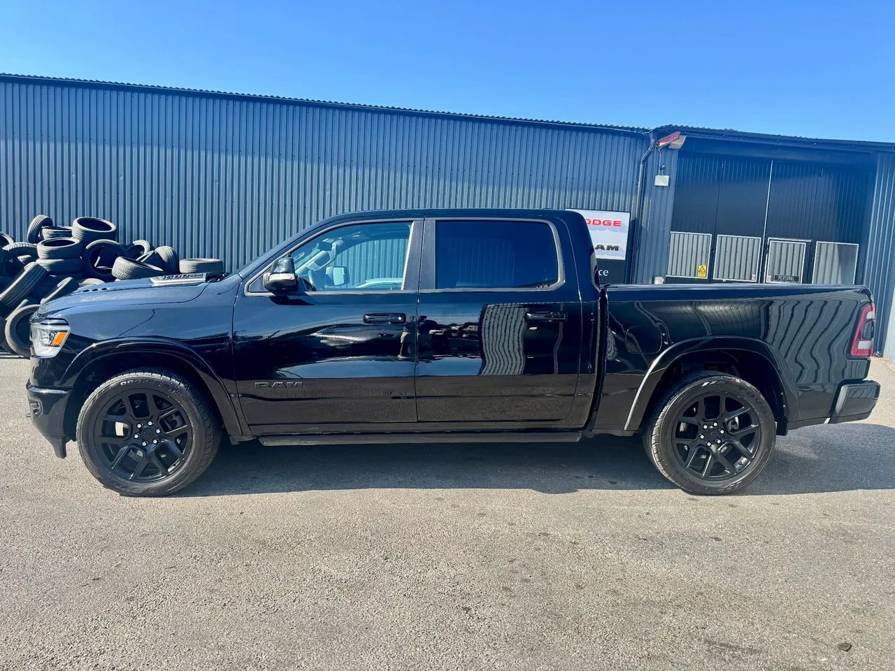 Vehicle image 4