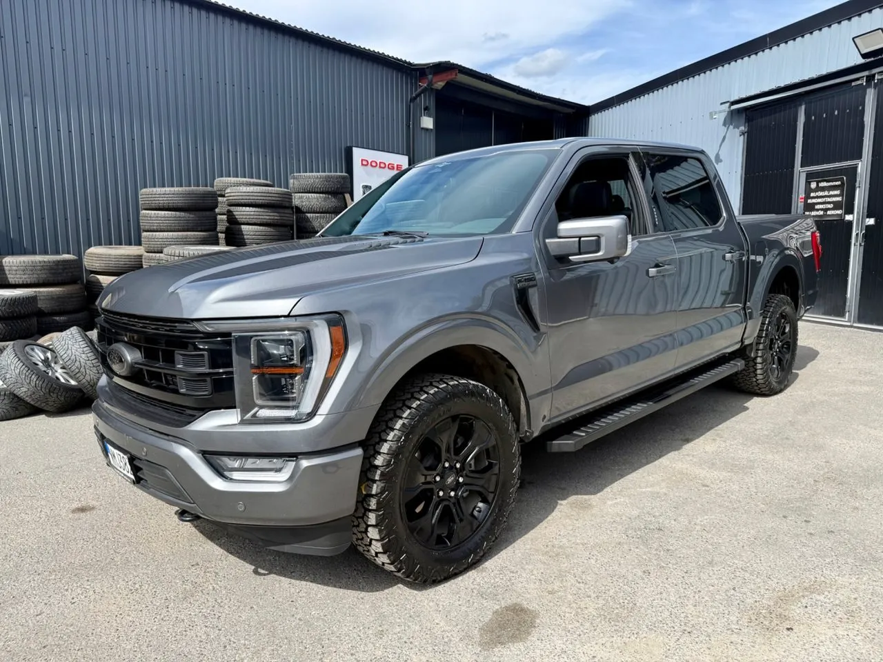 Vehicle image 5