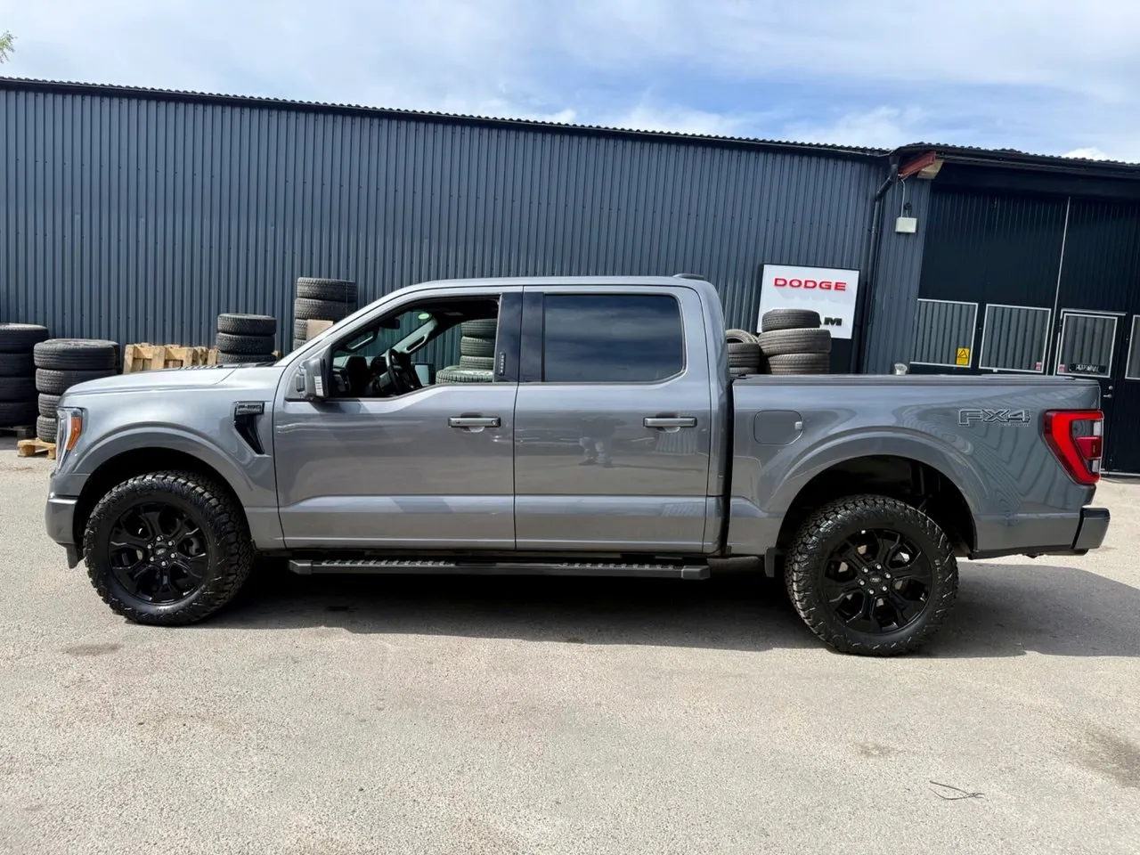 Vehicle image 4