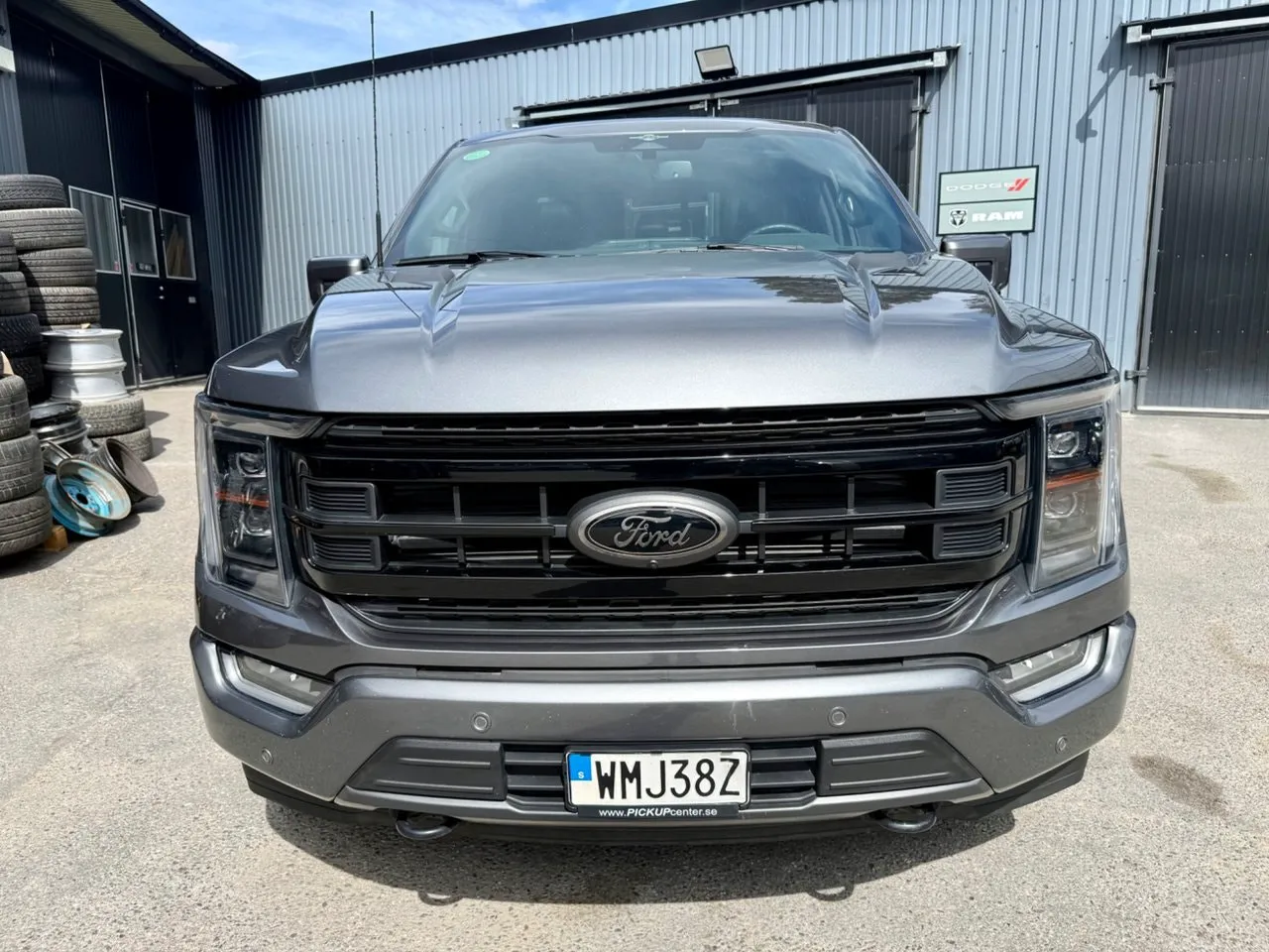 Vehicle image 6