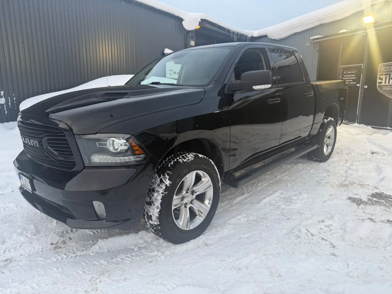 Vehicle image 5