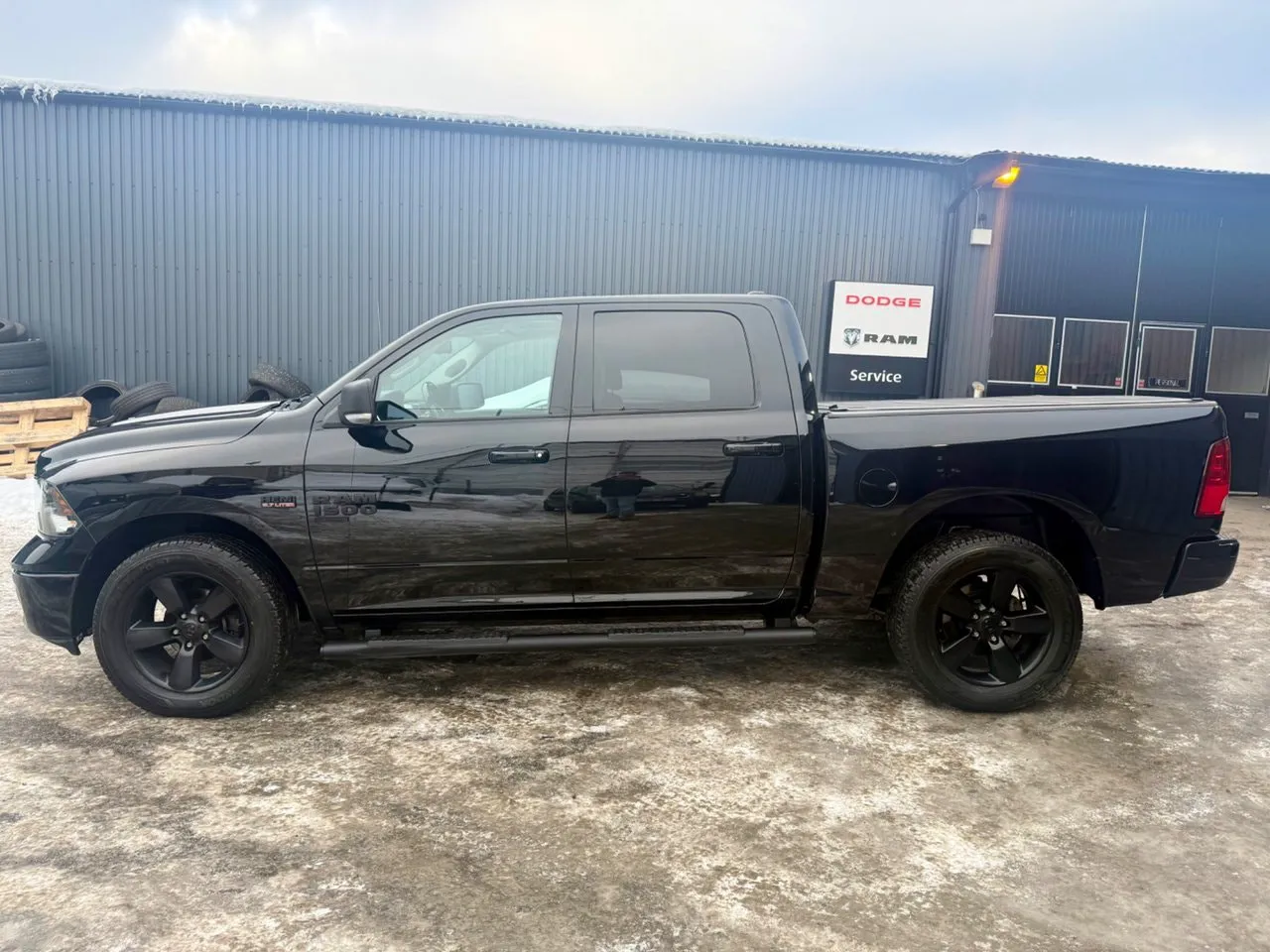 Vehicle image 4