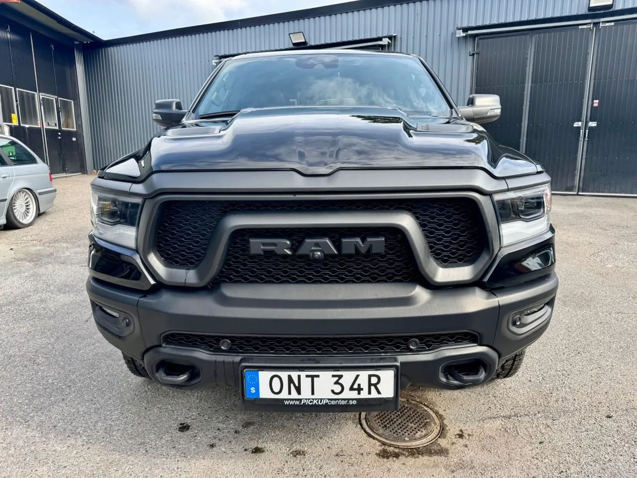 Vehicle image 6