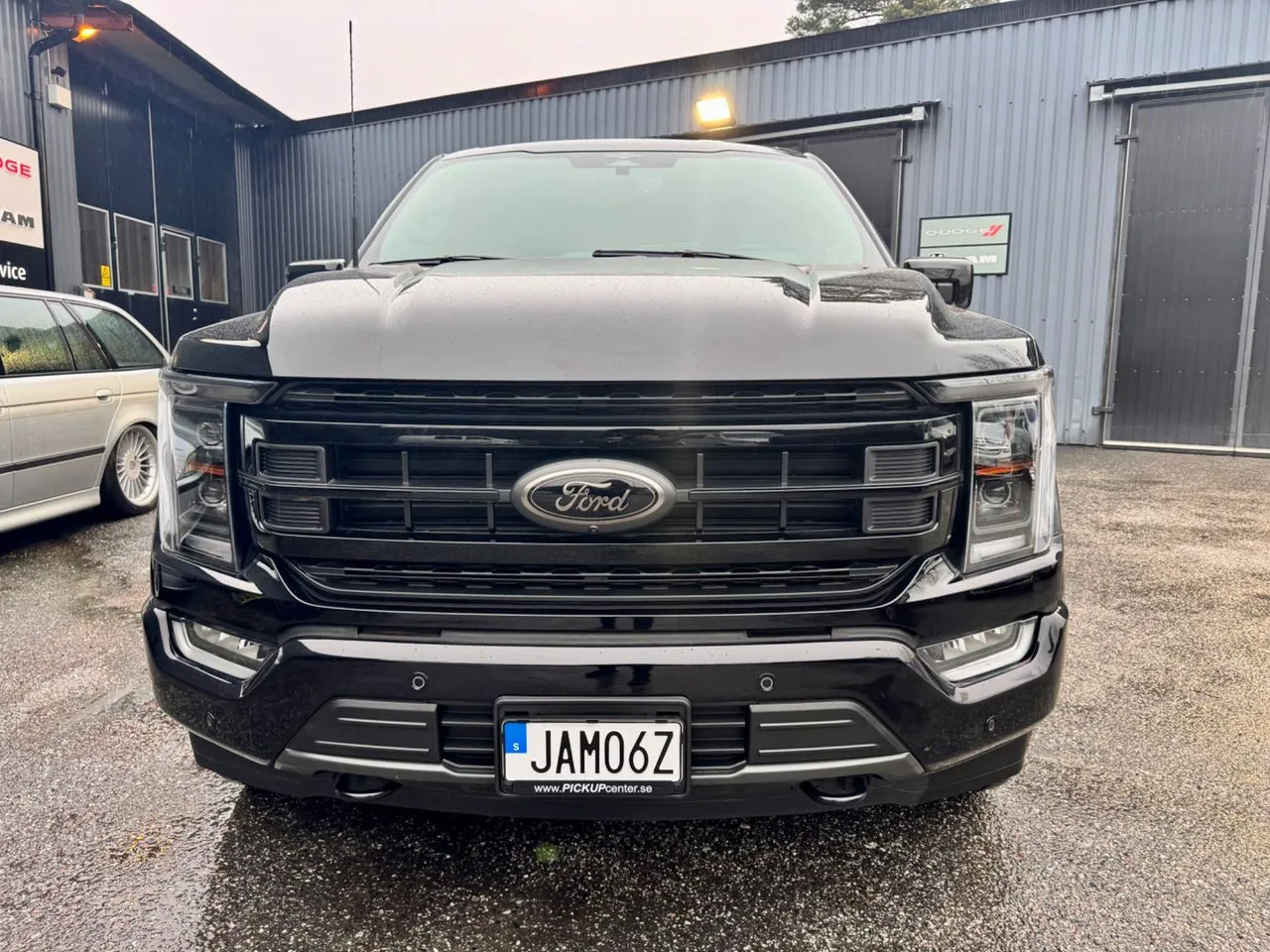 Vehicle image 7