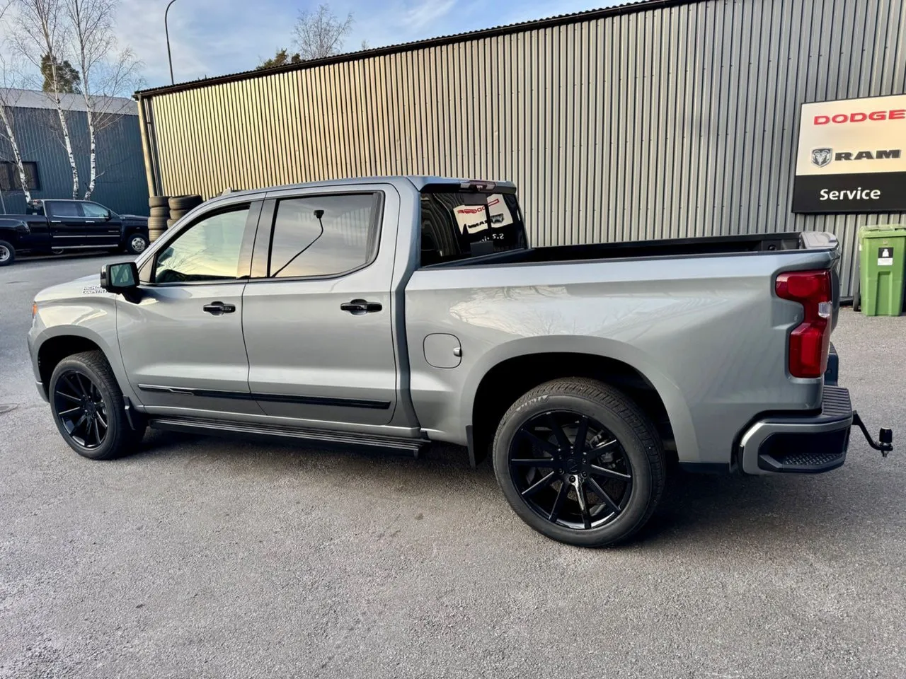Vehicle image 3