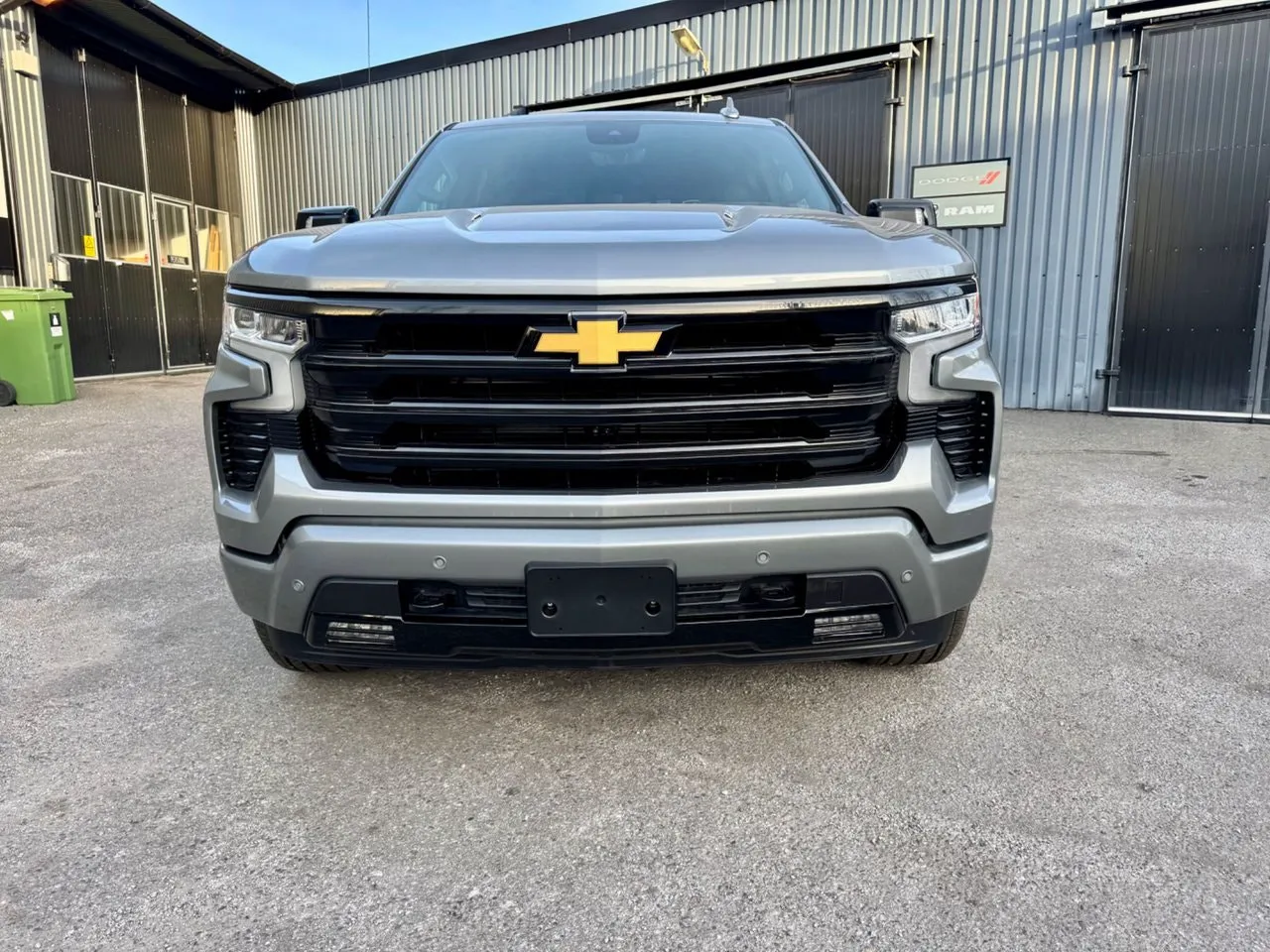 Vehicle image 6
