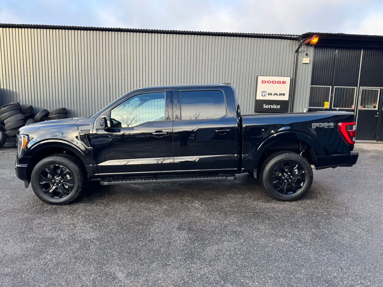 Vehicle image 5