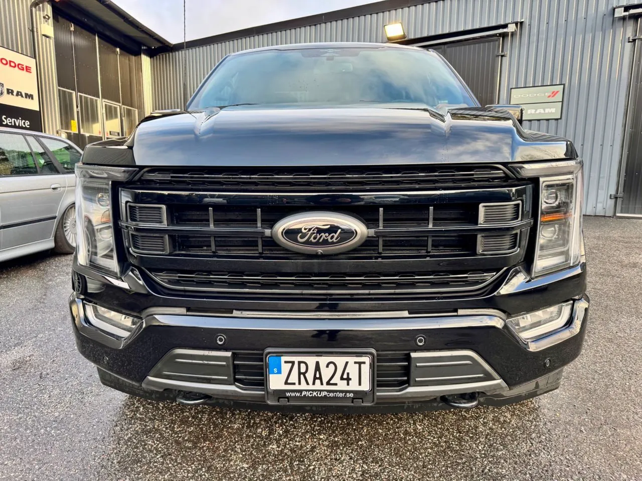 Vehicle image 7