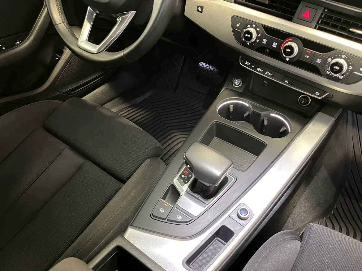 Vehicle image 18