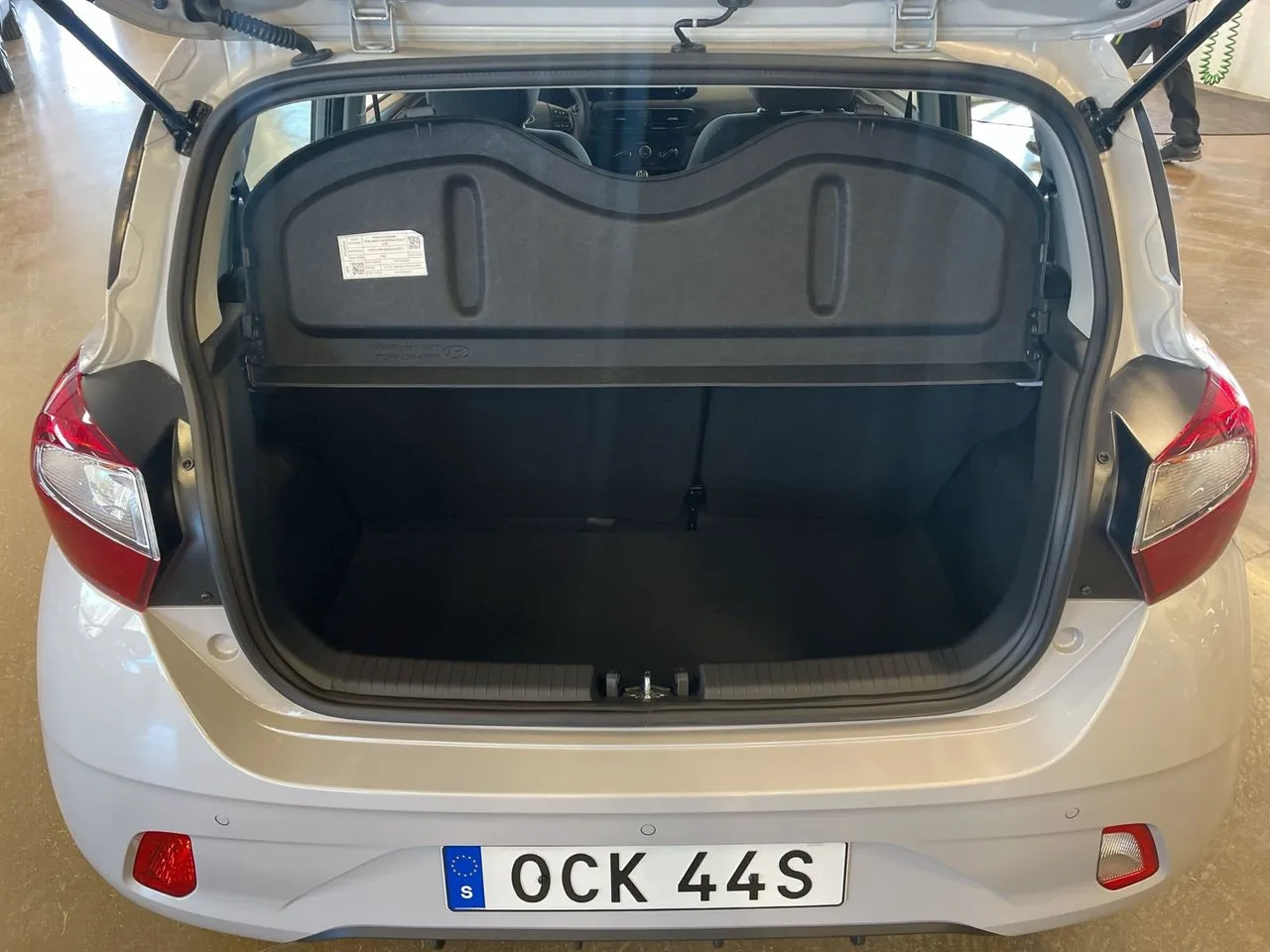 Vehicle image 8