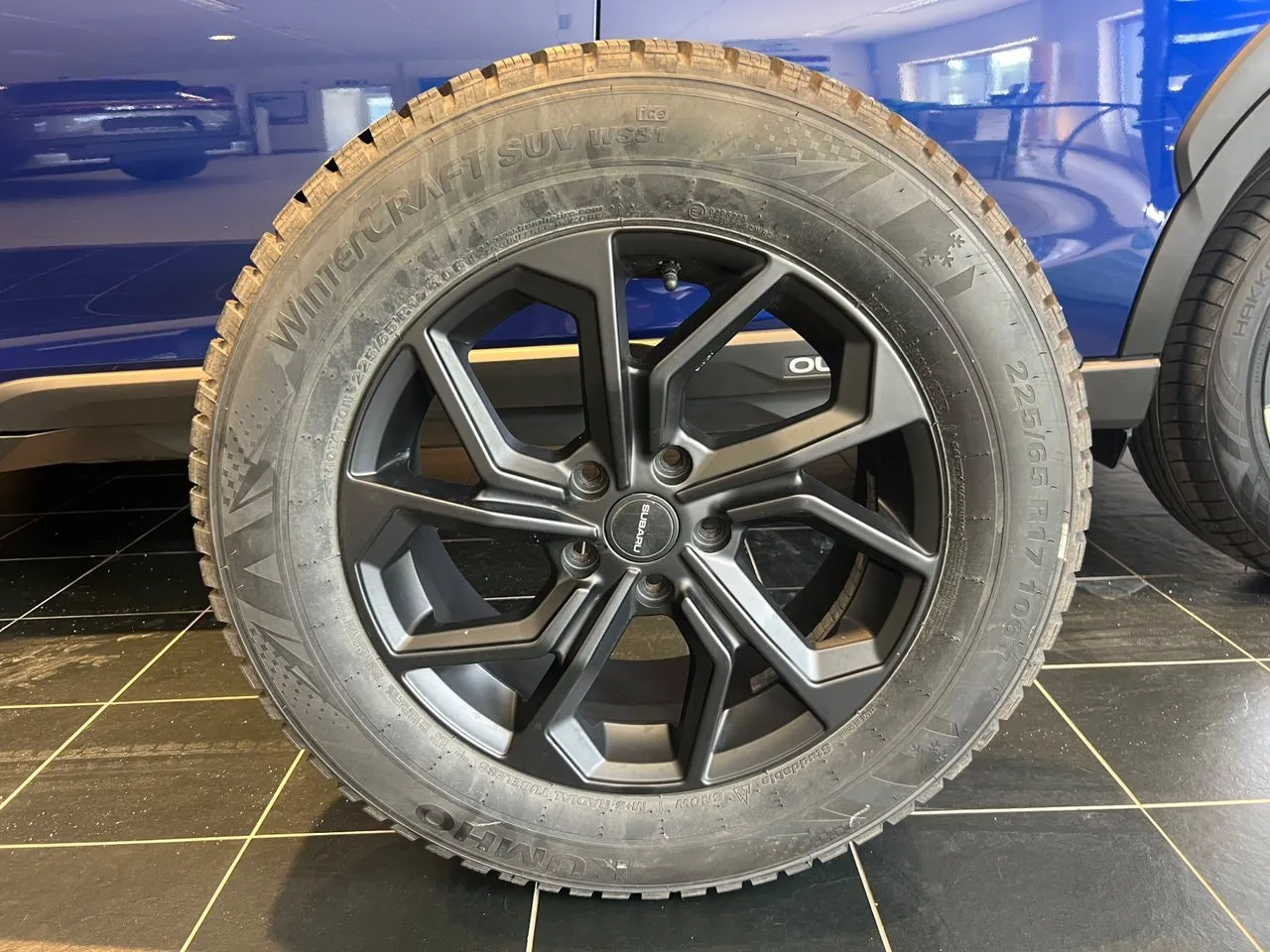 Vehicle image 16