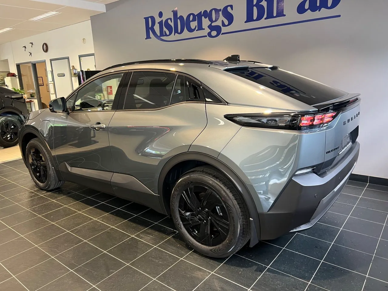 Vehicle image 3