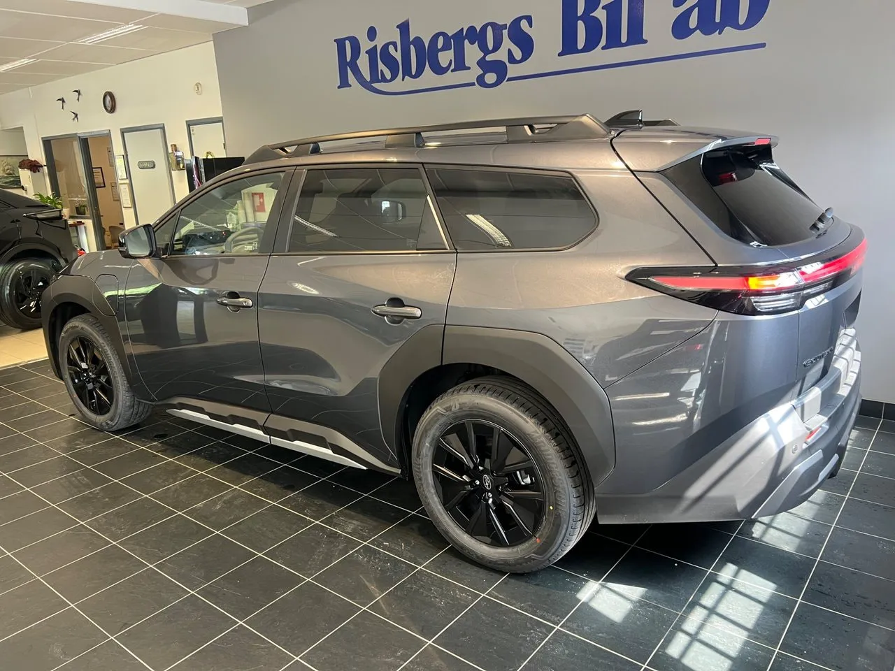 Vehicle image 3