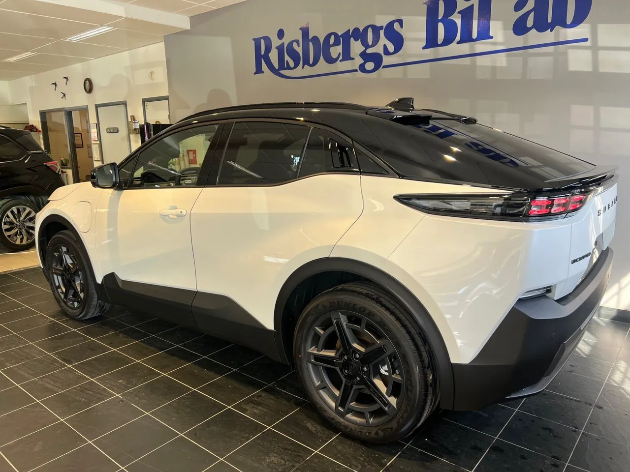 Vehicle image 3