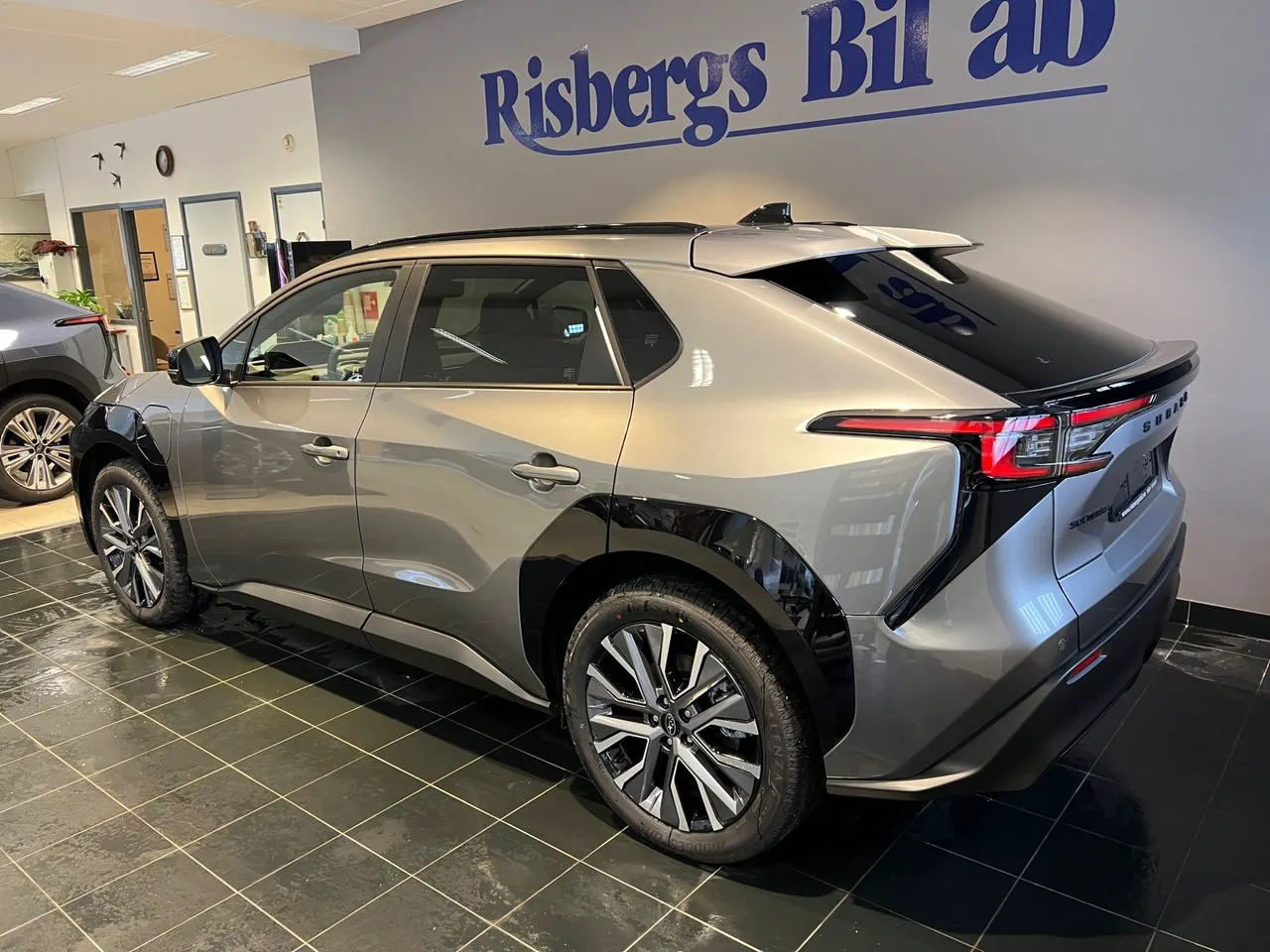 Vehicle image 3