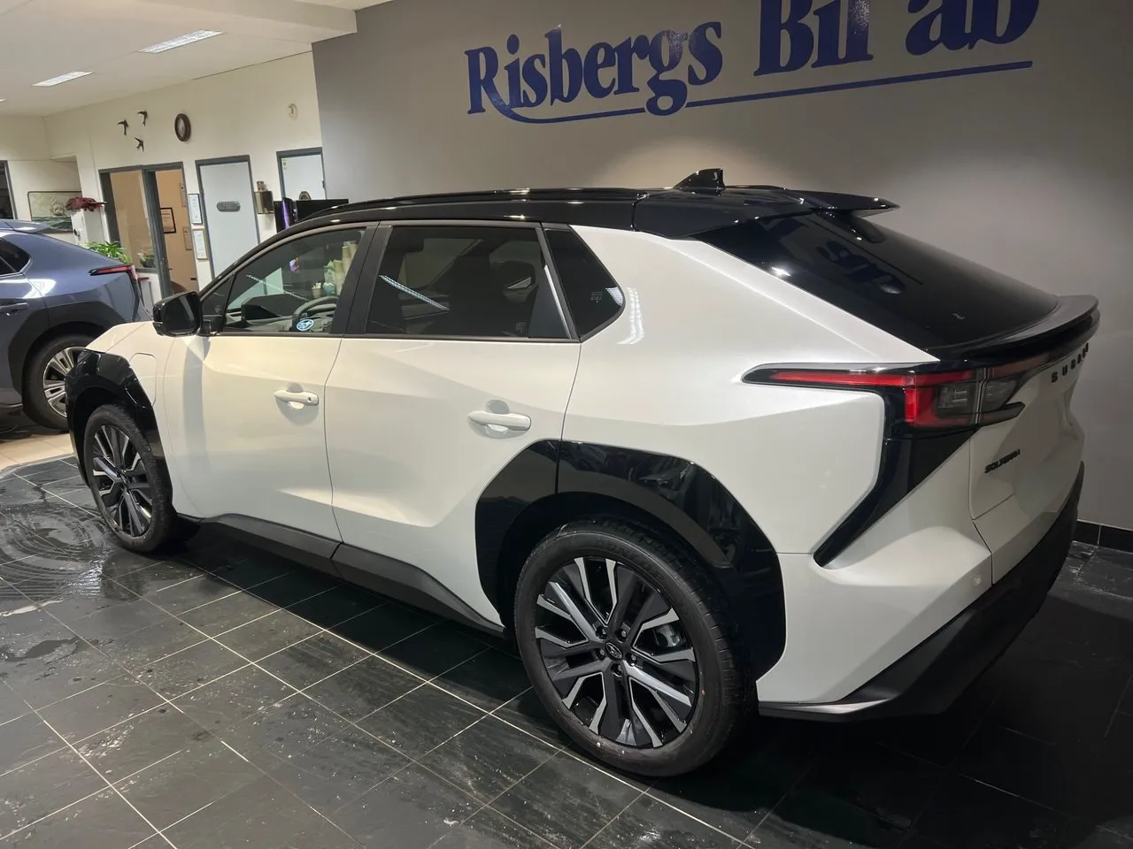 Vehicle image 3