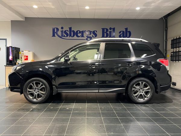 Subaru Forester 2.0 4WD XT 240 HK M-värm, V-hjul, Taklucka & B-Kamera! - 2017