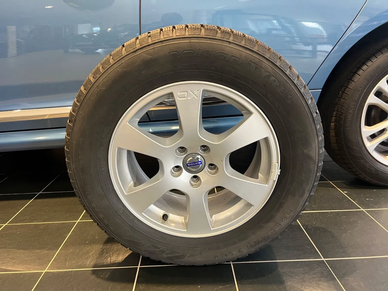 Vehicle image 14