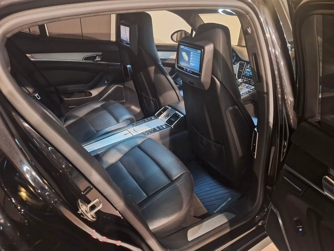 Vehicle image 14