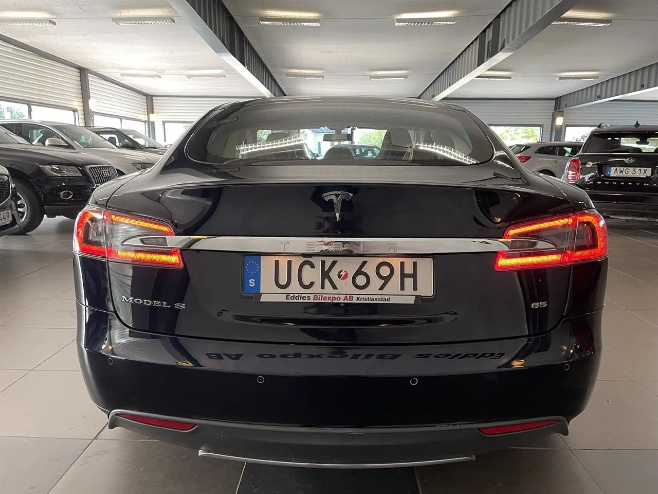 Vehicle image 4