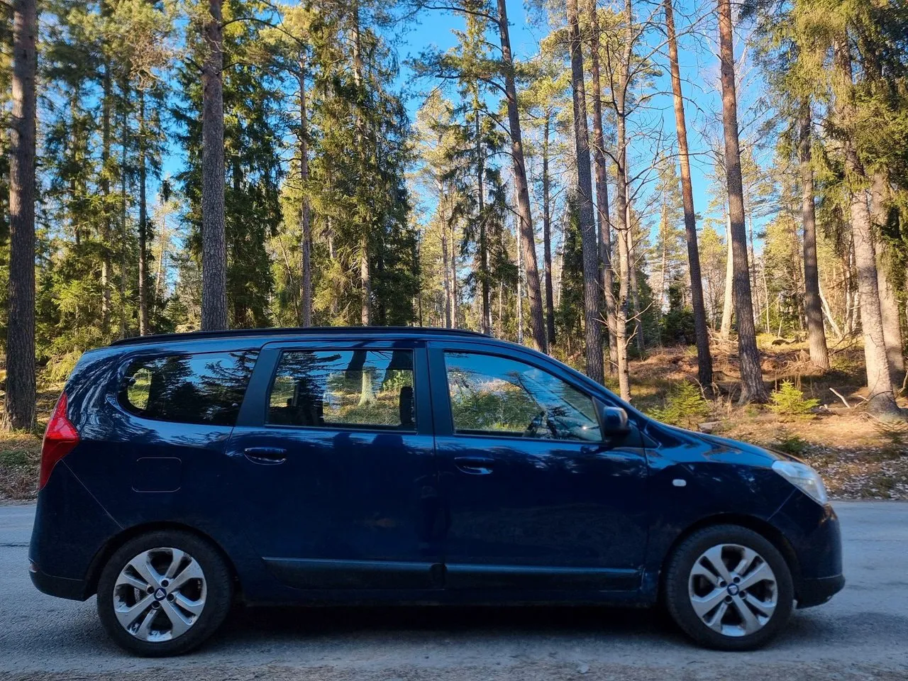 Vehicle image 7