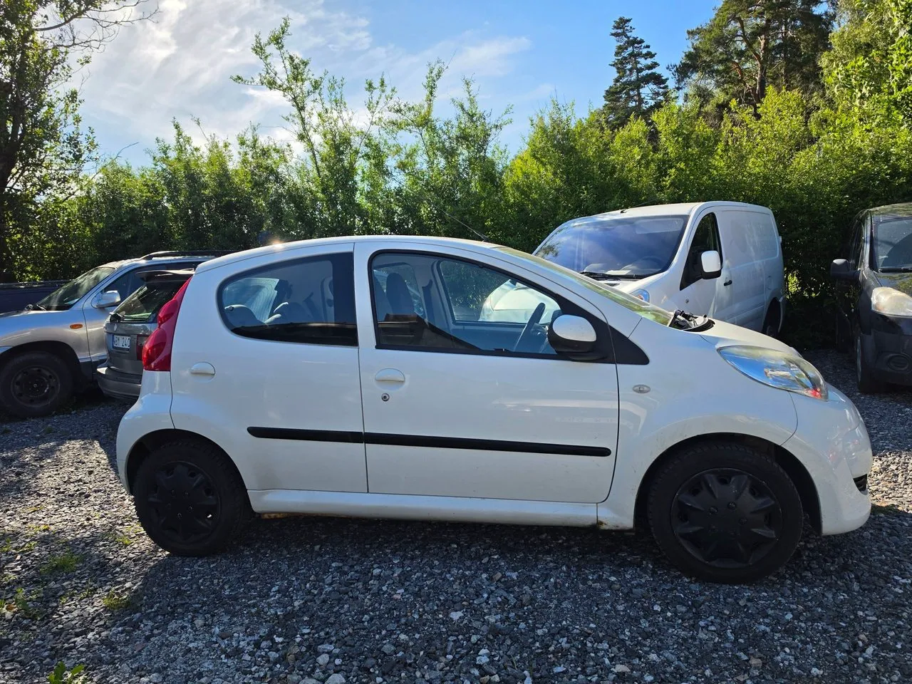 Vehicle image 4