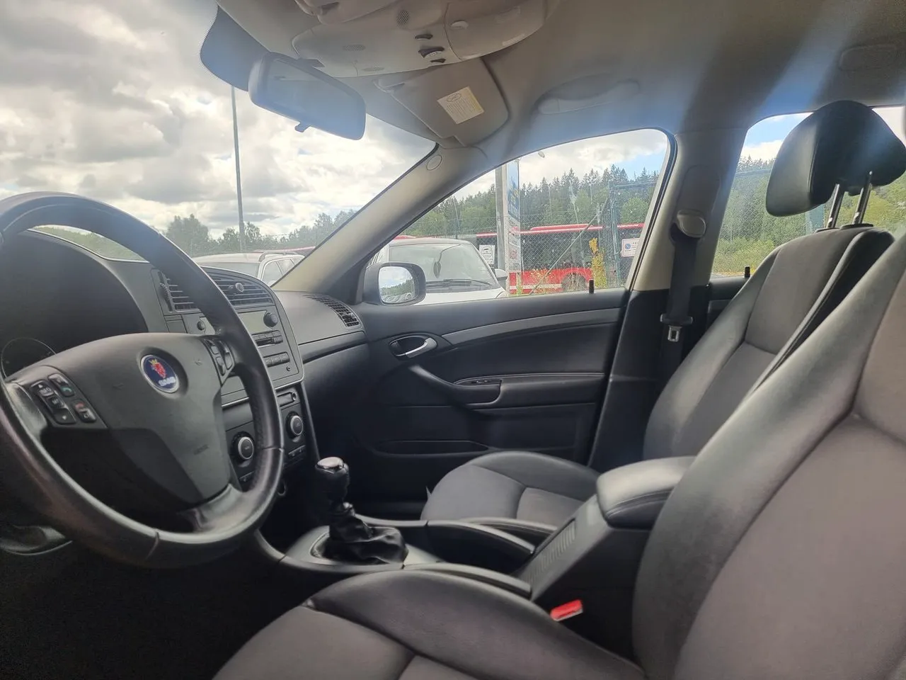 Vehicle image 28