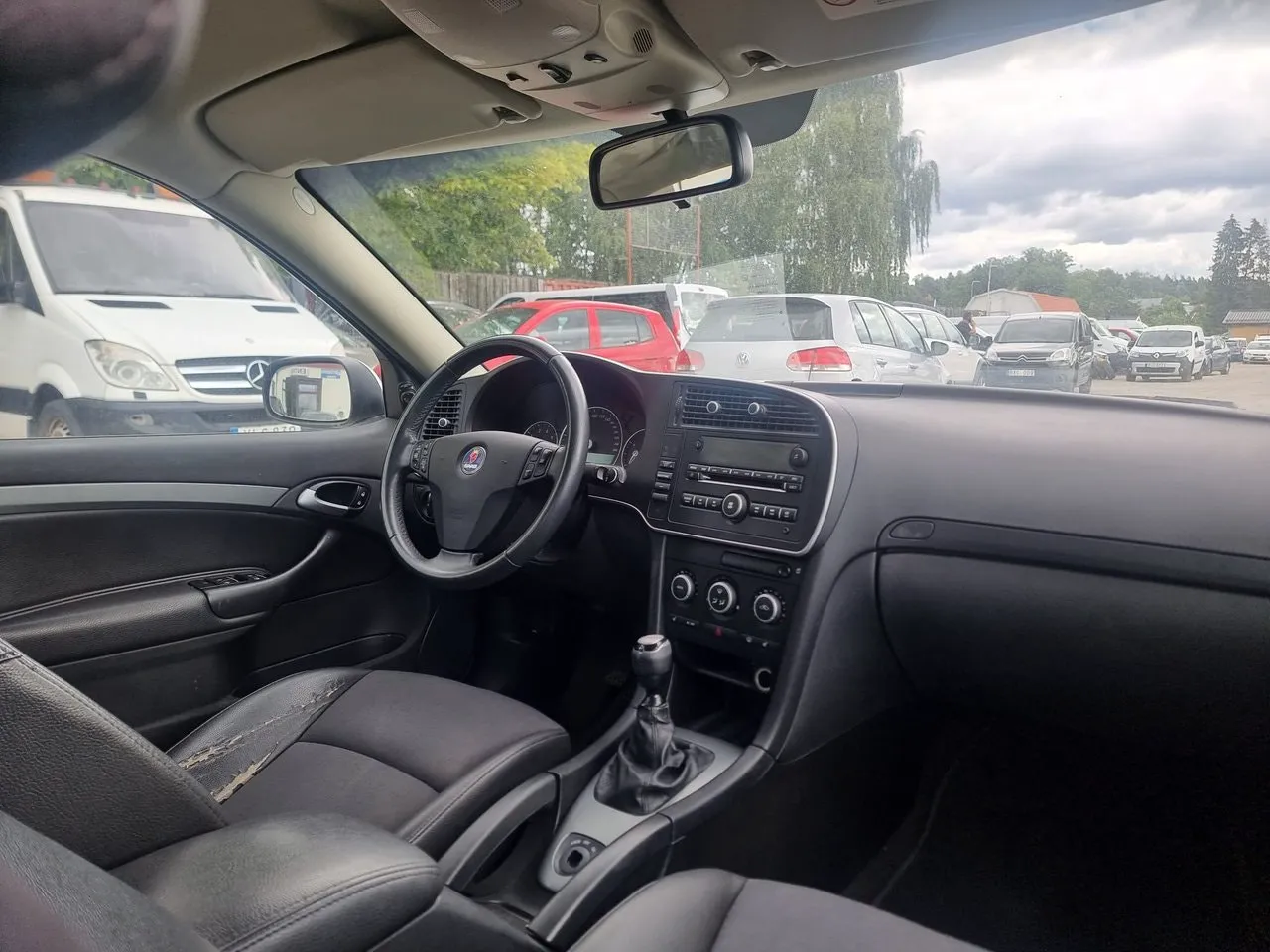 Vehicle image 32