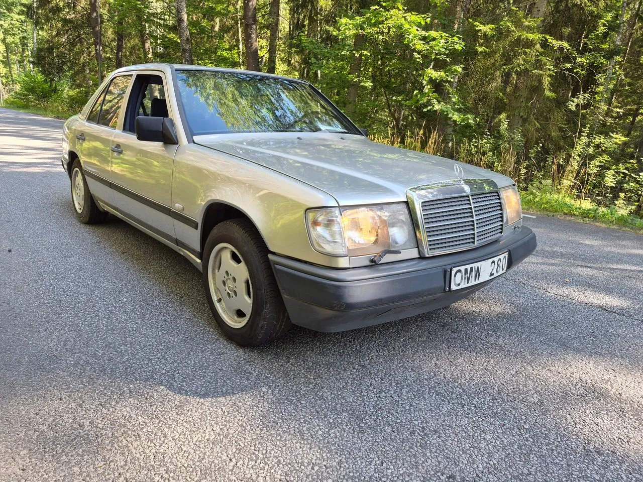 Vehicle image 24