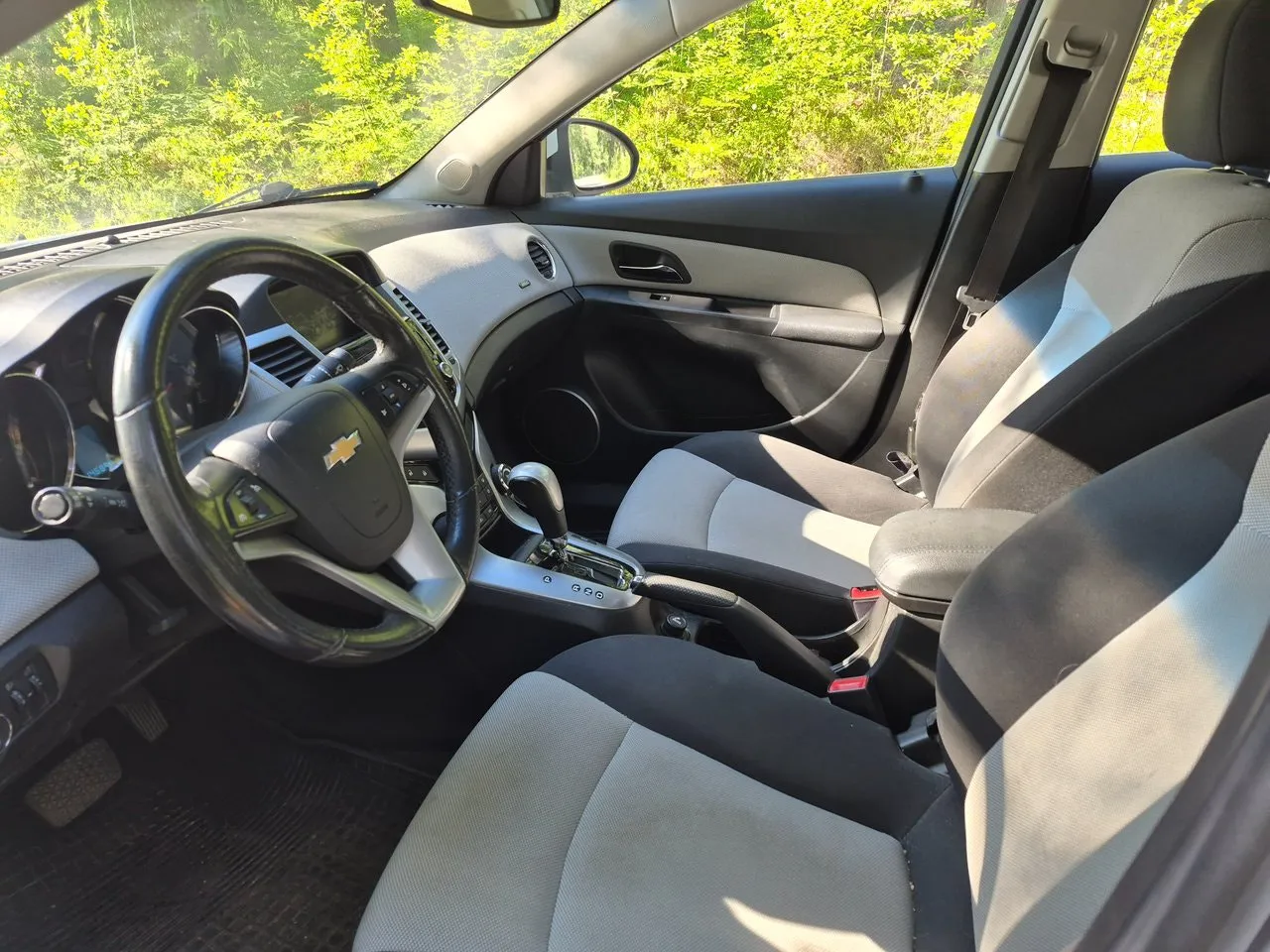 Vehicle image 14