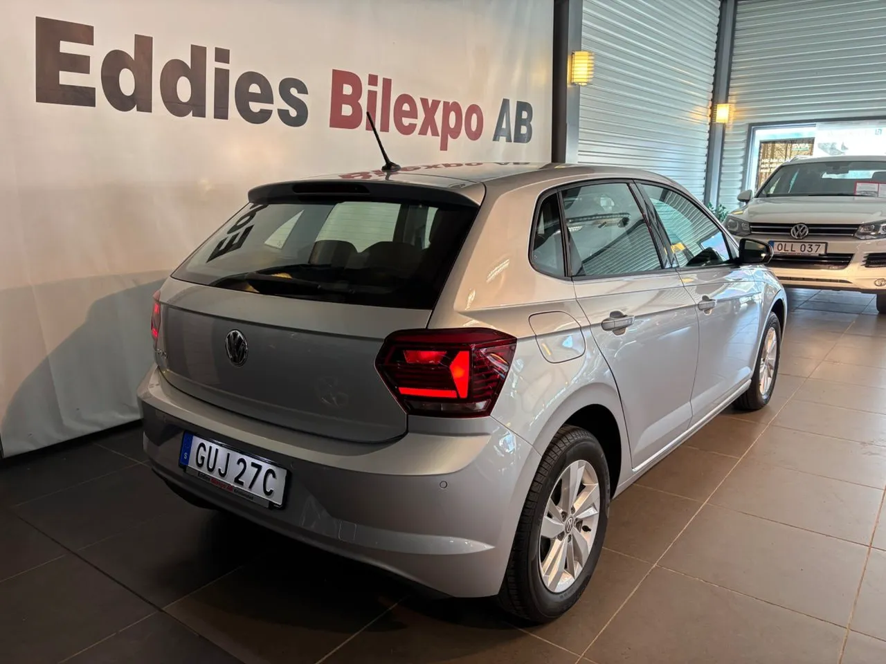 Vehicle image 3