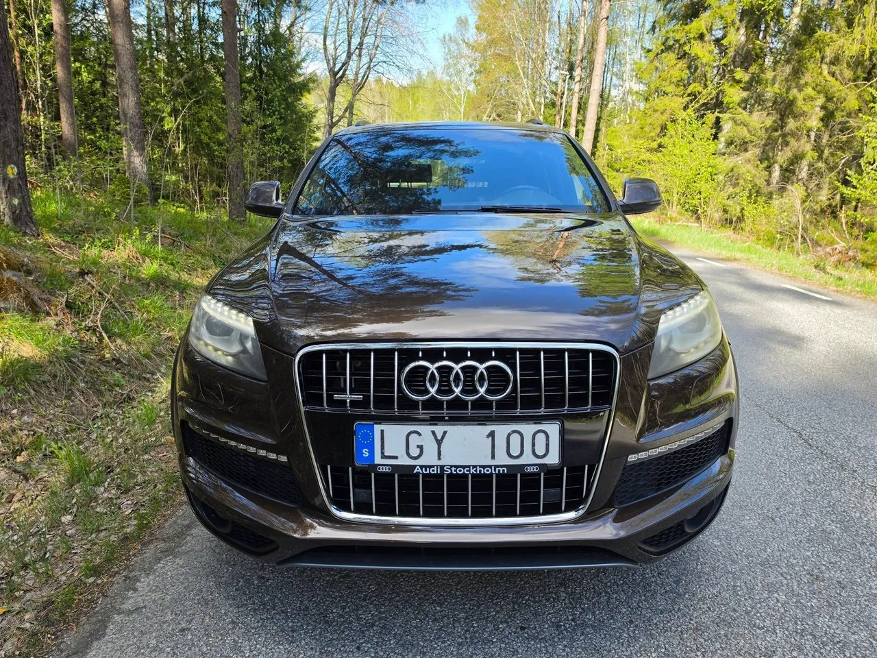 Vehicle image 8