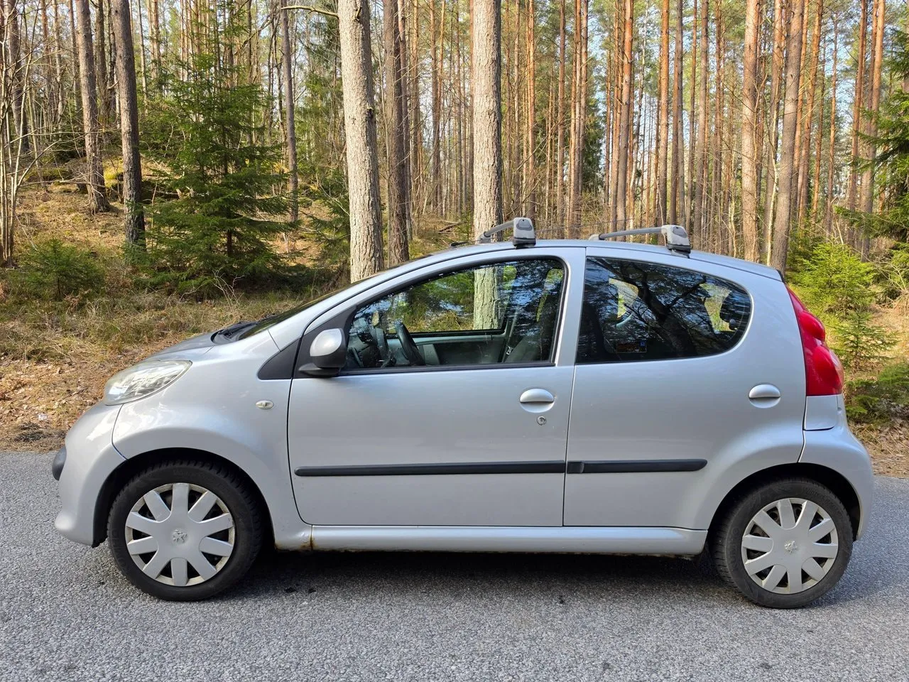 Vehicle image 6