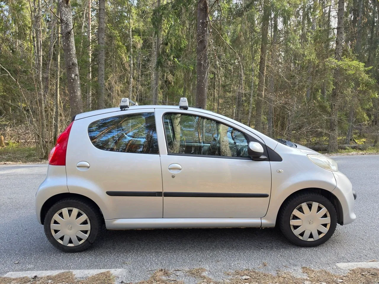 Vehicle image 3