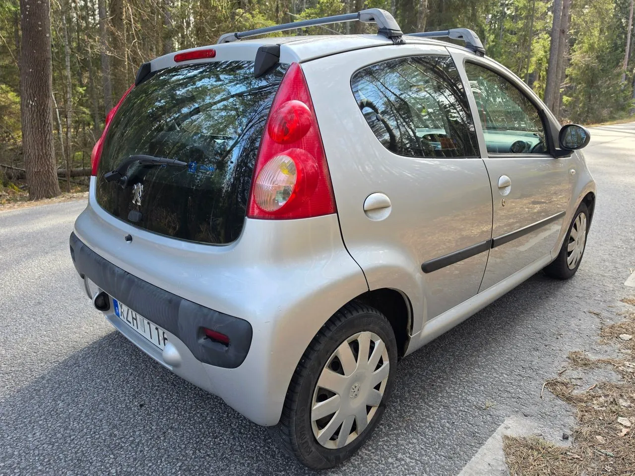 Vehicle image 4