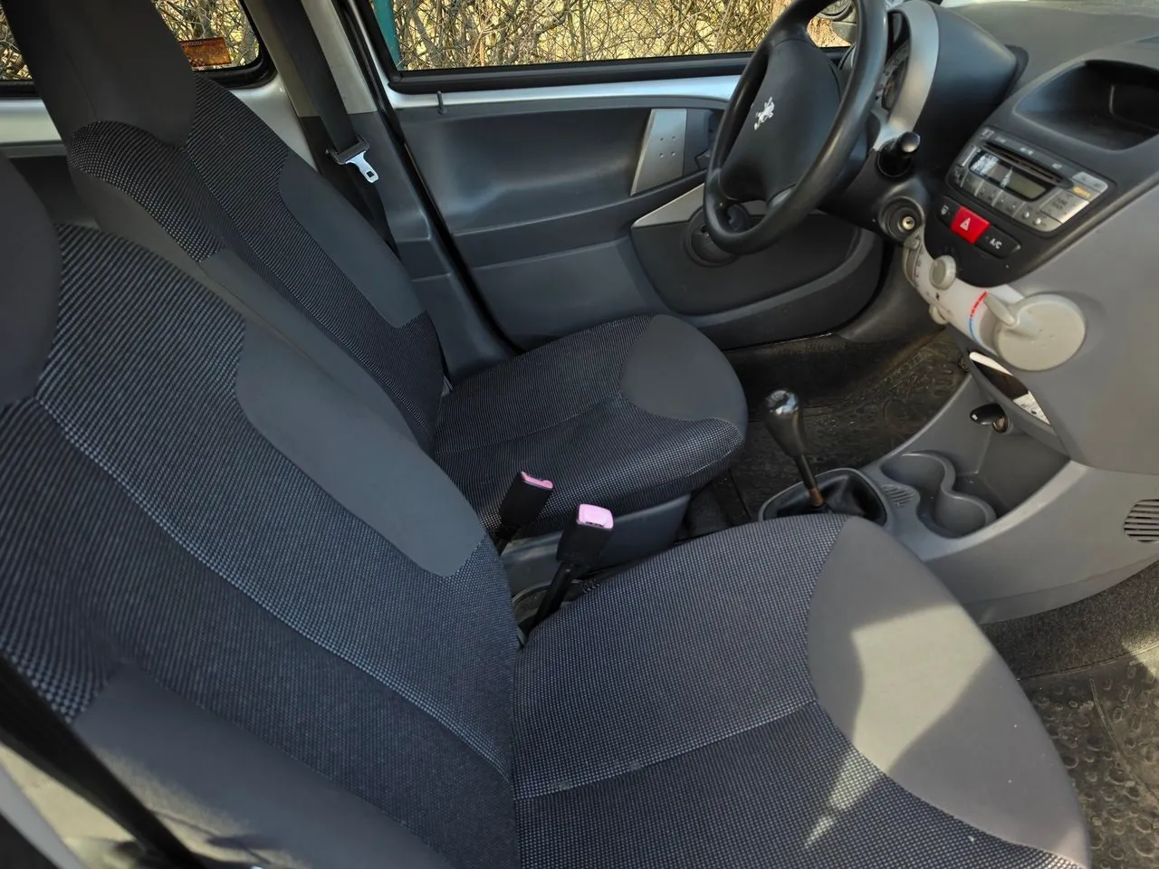 Vehicle image 11