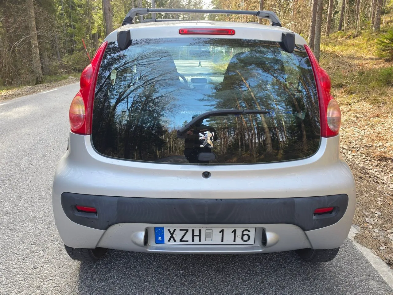 Vehicle image 5