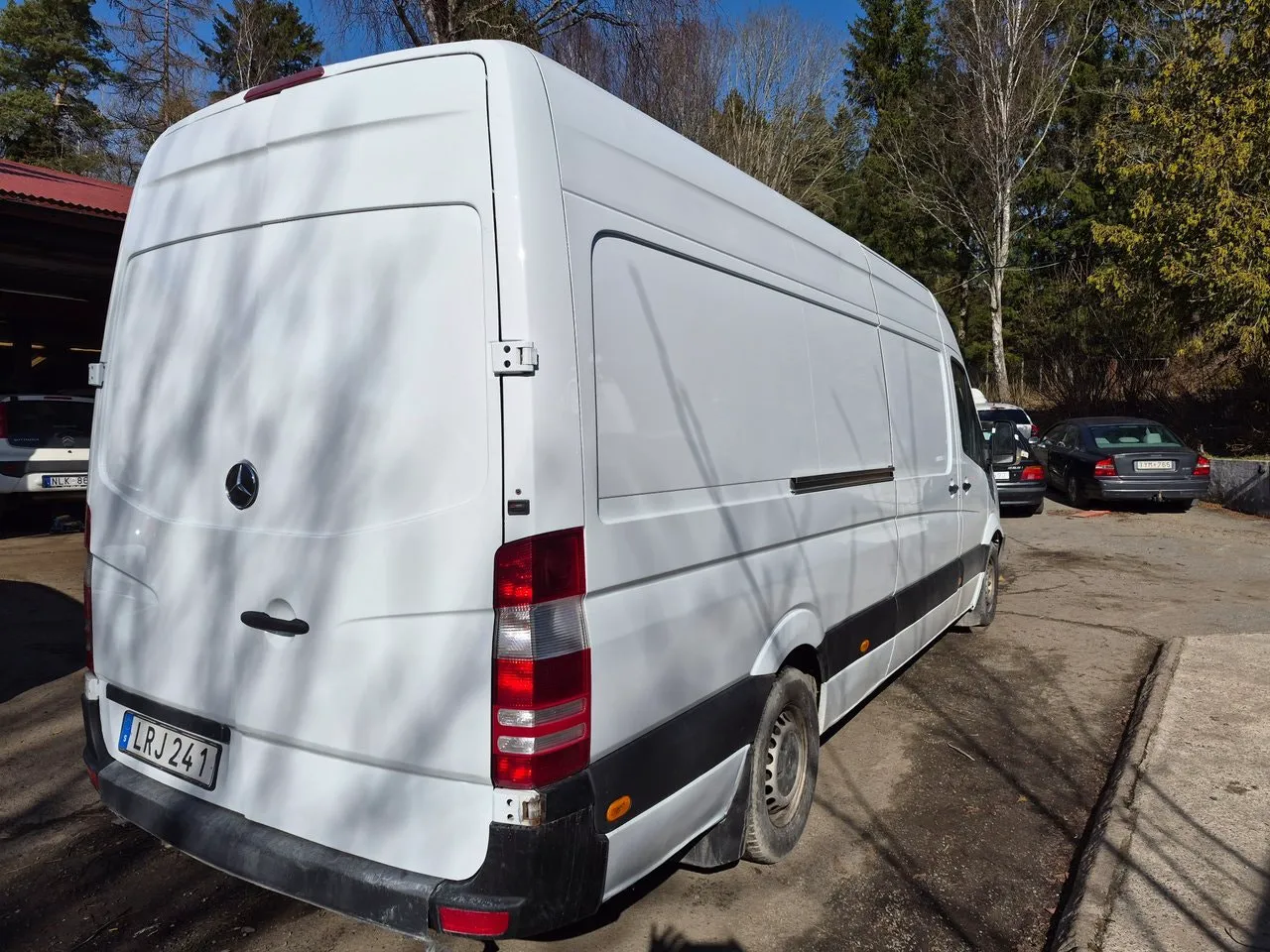 Vehicle image 10