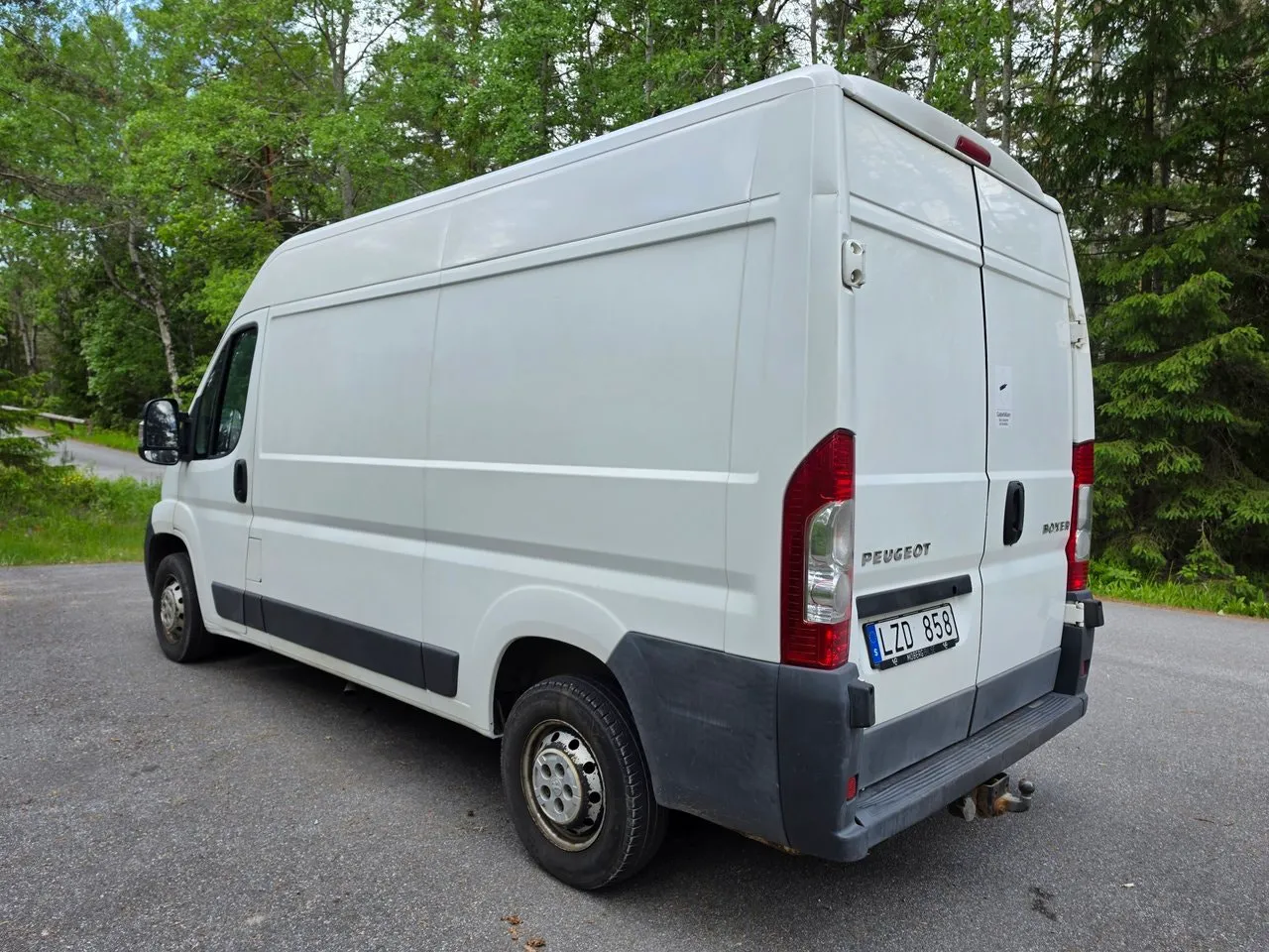 Vehicle image 6