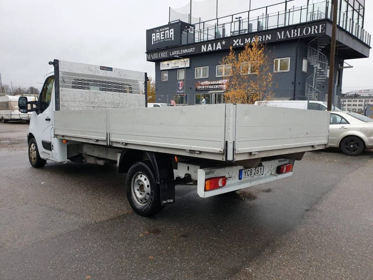 Vehicle image 15