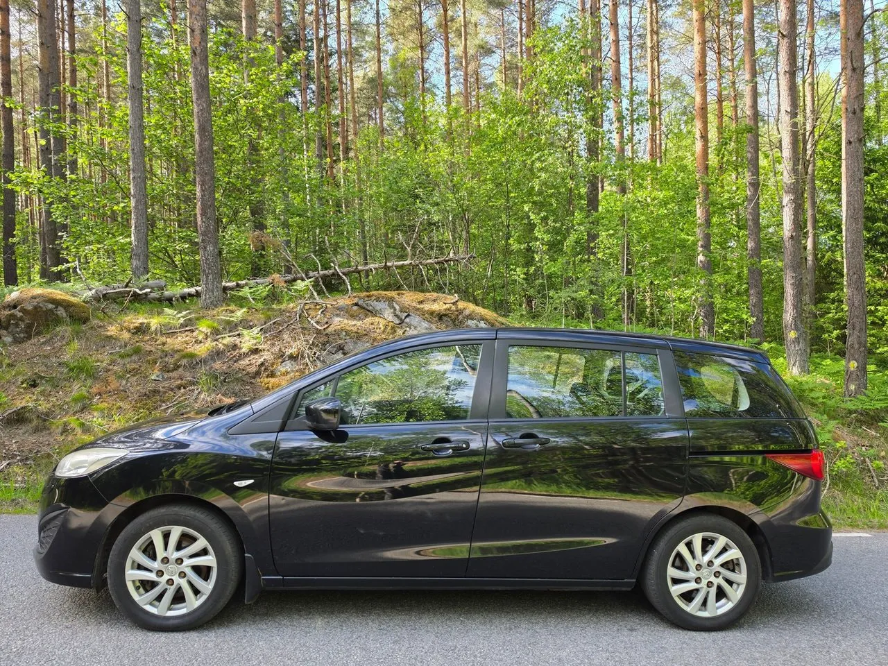 Vehicle image 7